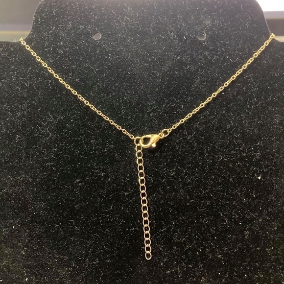 Minimalistic Golden Star Necklace - Picture 4 of 7